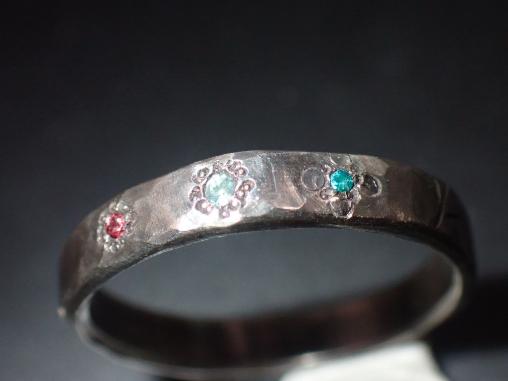 【夢の三大希少石コラボ】パライバ・アレキ・パパラチアの3連シルバーリング　鳥さんの足跡付き【ロマンヌ】