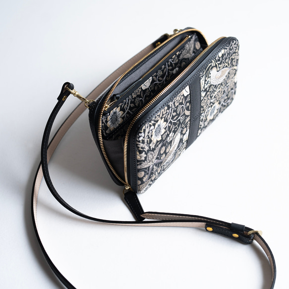 【秋冬限量版配色】高品質迷你包 * 錢包/手機單肩包 * 草莓小偷單色黑色 * 真皮材質 * 禮品裝 * 第5張的照片