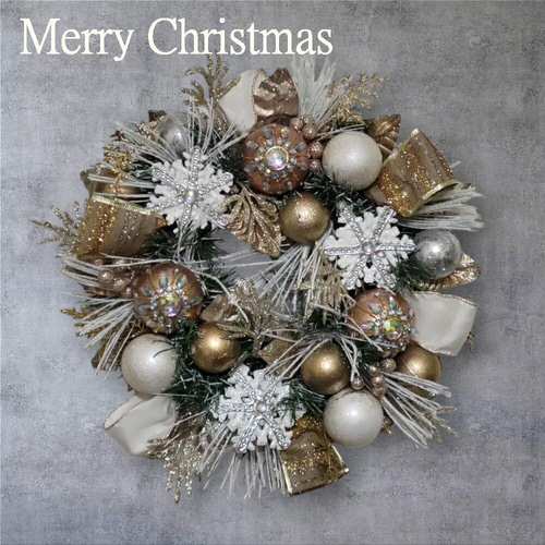 ゴージャスぱっと人目を引くオーナメントいっぱい♪大きなクリスマス