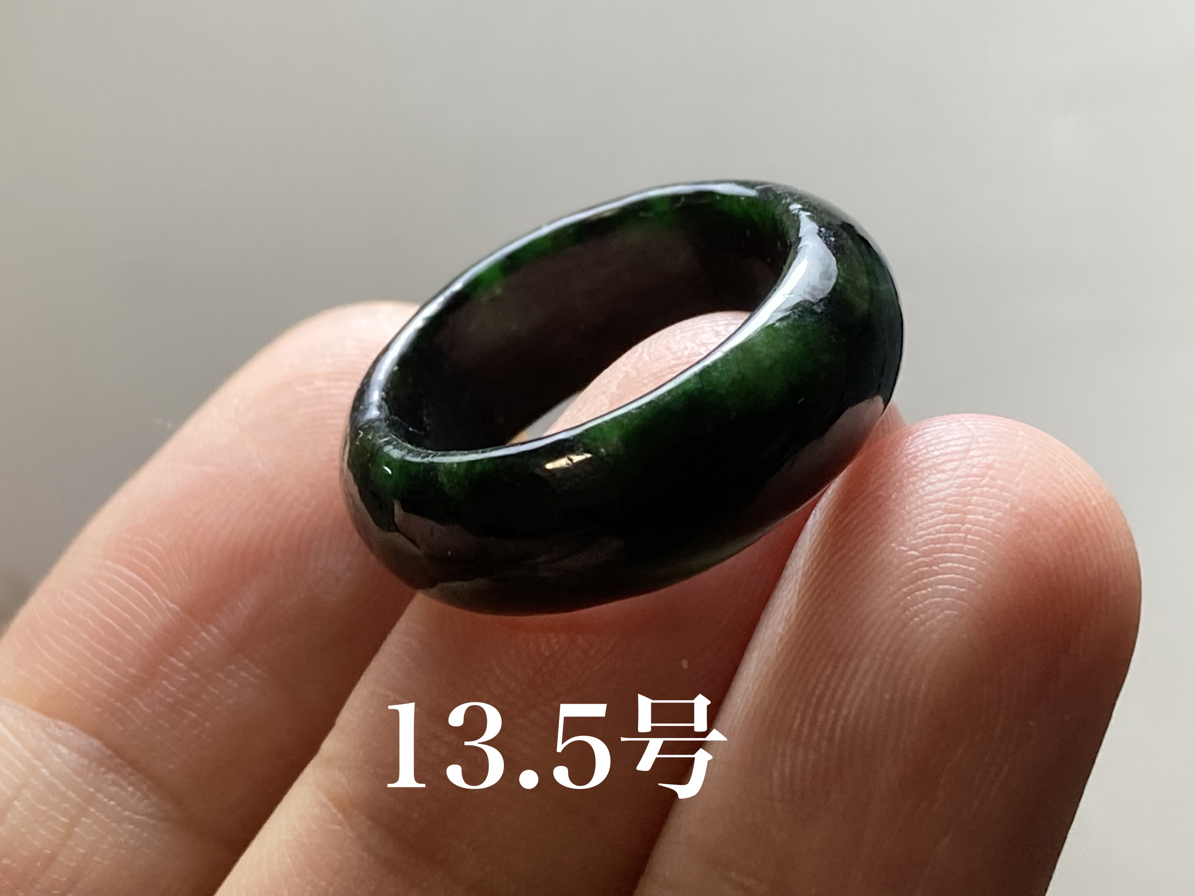 L9-208 一点物 墨緑色 13.5号 ミャンマー産天然 A貨 本翡翠 くりぬき リング