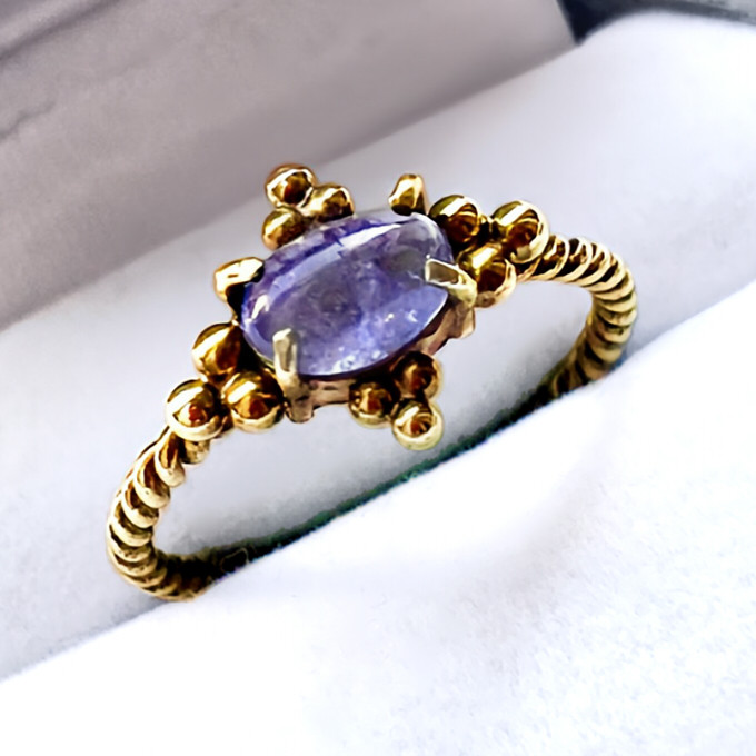 タンザナイト　アンティーク風粒金リング　オーバルカボションカット