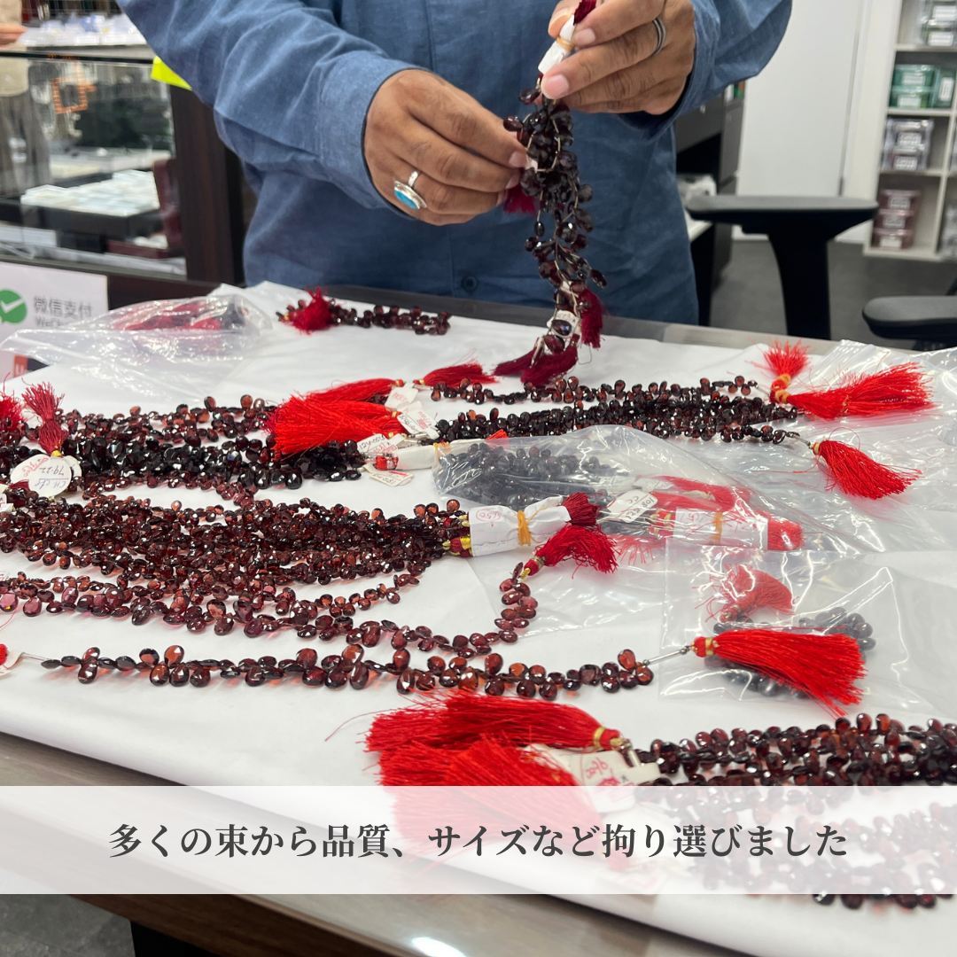 1月誕生石　モザンビーク産シックなガーネットピアス　14KGF チタン　金アレ対応　深紅　雫　シンプル　ギフト　高品質