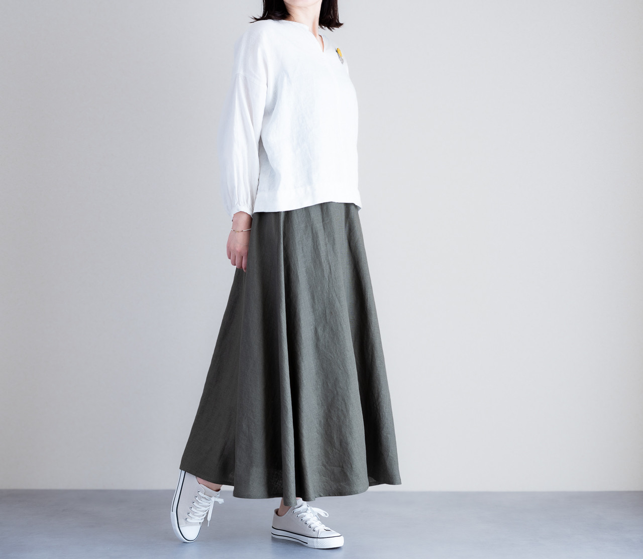 リネンフレアスカート　オリーブ　カーキ　美シルエット　Aラインロングスカート　総ゴム　フロントスッキリ　オールシーズン