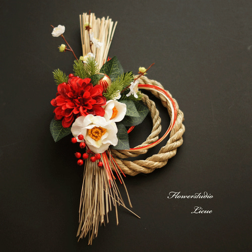 ダリアと椿の上品なしめ縄 ダリアと椿の上品なしめ縄