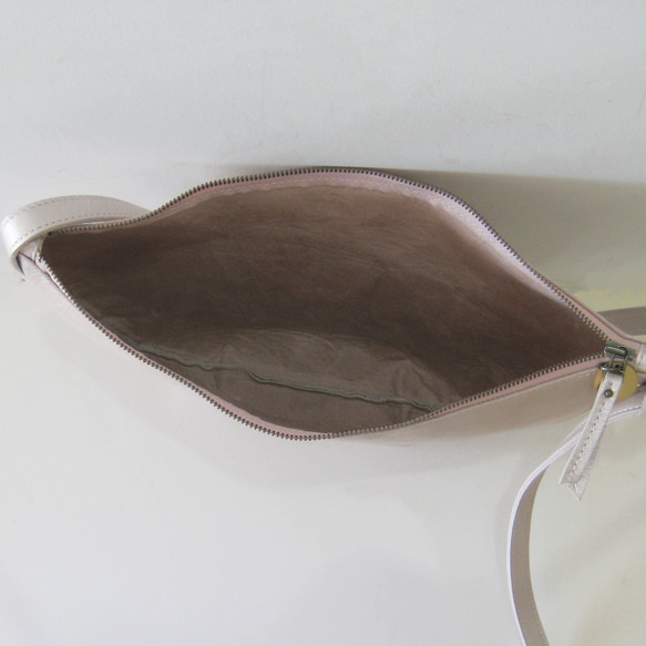 ハーフムーン ピンクゴールド　本革製　ミニショルダーバッグ 6枚目の画像