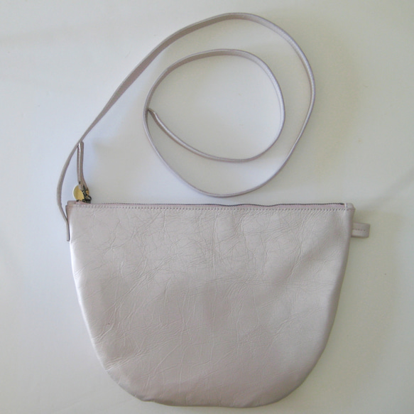 ハーフムーン ピンクゴールド　本革製　ミニショルダーバッグ 3枚目の画像