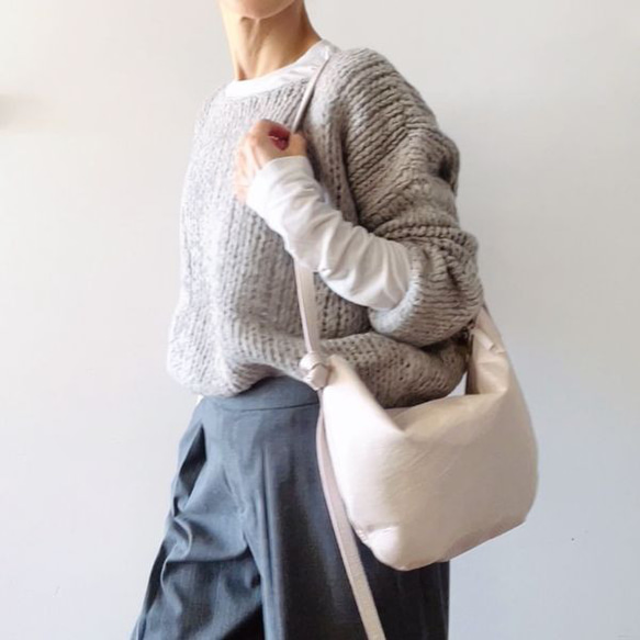 ハーフムーン ピンクゴールド　本革製　ミニショルダーバッグ 11枚目の画像