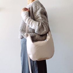 ハーフムーン ピンクゴールド　本革製　ミニショルダーバッグ 10枚目の画像