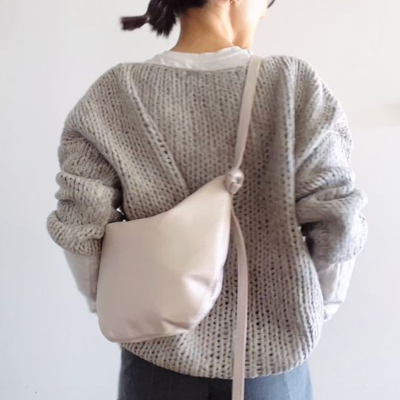 ハーフムーン ピンクゴールド　本革製　ミニショルダーバッグ 9枚目の画像