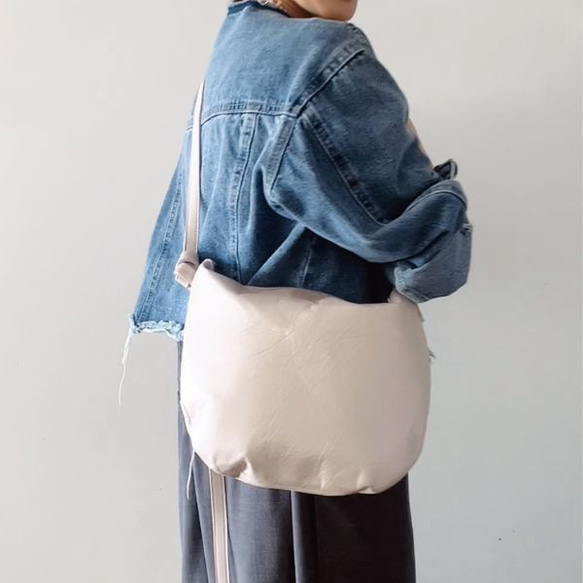 ハーフムーン ピンクゴールド　本革製　ミニショルダーバッグ 8枚目の画像