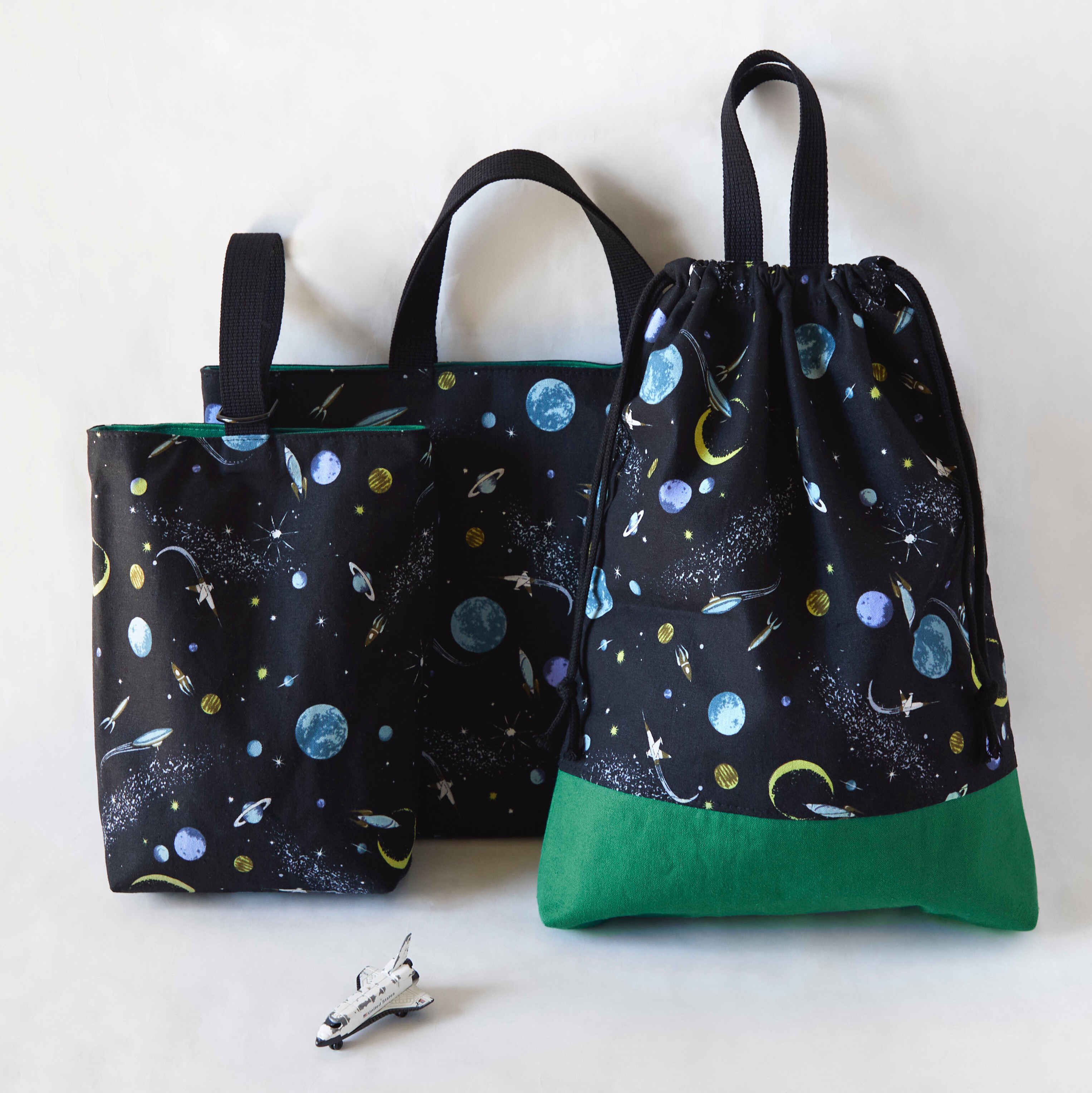 宇宙柄・黒・入園・入学・通園グッズ・レッスンバック・体操着袋・上履き入れ・スペース柄・惑星　ロケット