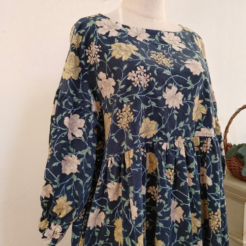 handmadeコーデュロイ花柄ギャザーワンピースfreeホワイト コーデュロイ花柄ギャザーワンピースfree ワンピース momo 通販