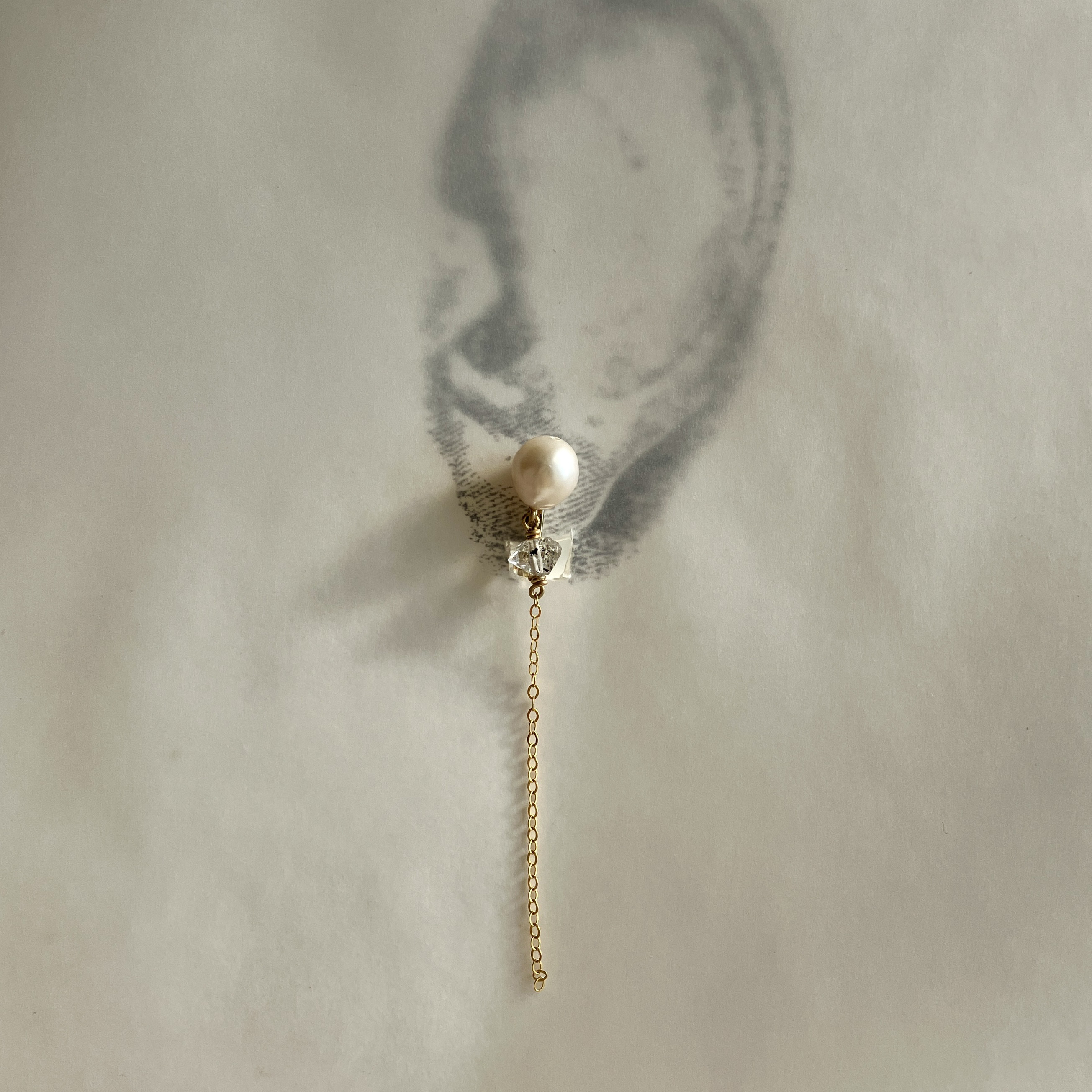 Chaste　清らか　クリップイヤリング　１点もの