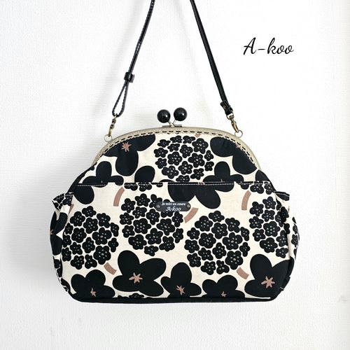受注製作』黒花いっぱい☆がま口ショルダーバッグ ショルダーバッグ A