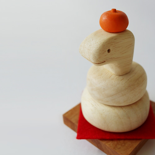 木製干支の置物 モチヘビ 縁起物【受注生産】 鏡餅 イロドリ 木製干支の置物 モチヘビ 縁起物【受注生産】 鏡餅 イロドリ