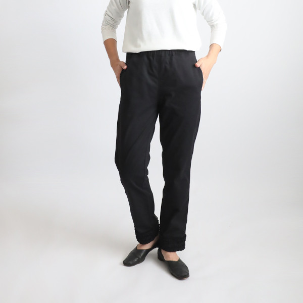 ラスト５　最終ＳＡＬＥ　１００ｃｍストレッチ伸縮コットンチノ生地小花フリル裾すっきり脚長パンツ巻き縫いレギパン黒G73