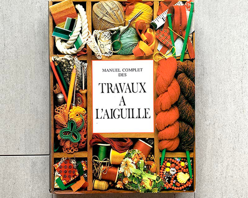 フランス古本 針仕事の本 手芸本 大型本 TRAVAUX A L'AIGUILLE