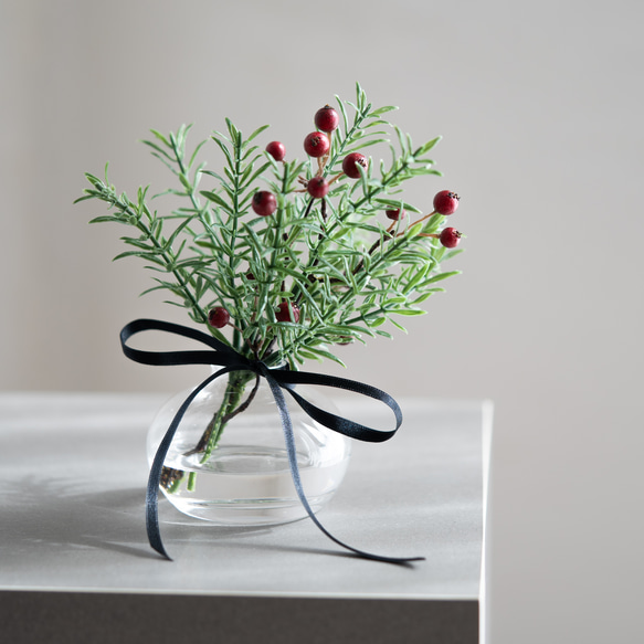 水換え不要）ローズマリーとノバラの小瓶挿し 小さなクリスマスツリー