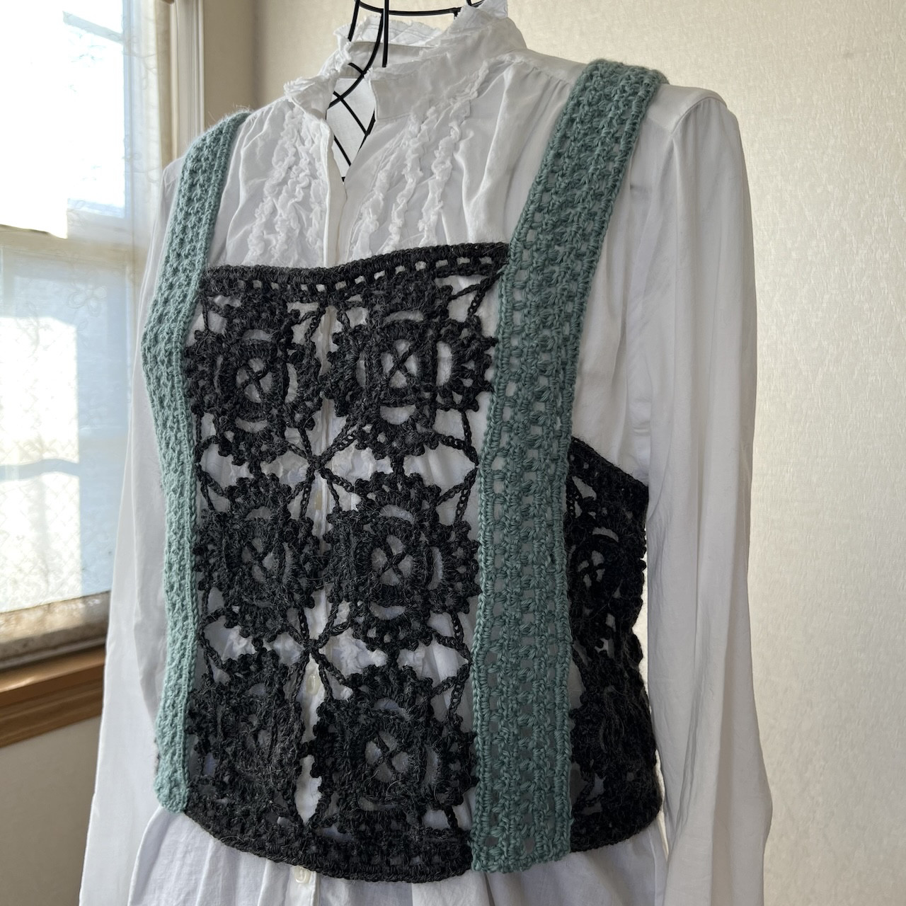 Anu : クロッシェモチーフのベスト