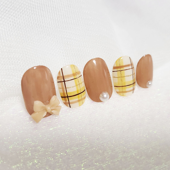 チェックとリボンのガーリーネイル/イエローベース/リボン/チェック/ネイルチップ 2枚目の画像