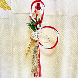 お正月飾り 若松と水引き南天を添え束ねた しめ縄 リース お正月飾り 若松と水引き南天を添え束ねた お正月飾り お正月飾り しめ縄 リース