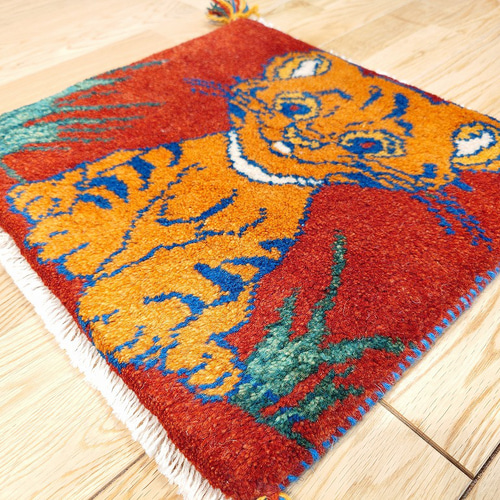 秋入荷】ペルシャ ギャッベ ミニマット 横43x39cm 虎の赤ちゃん レッド