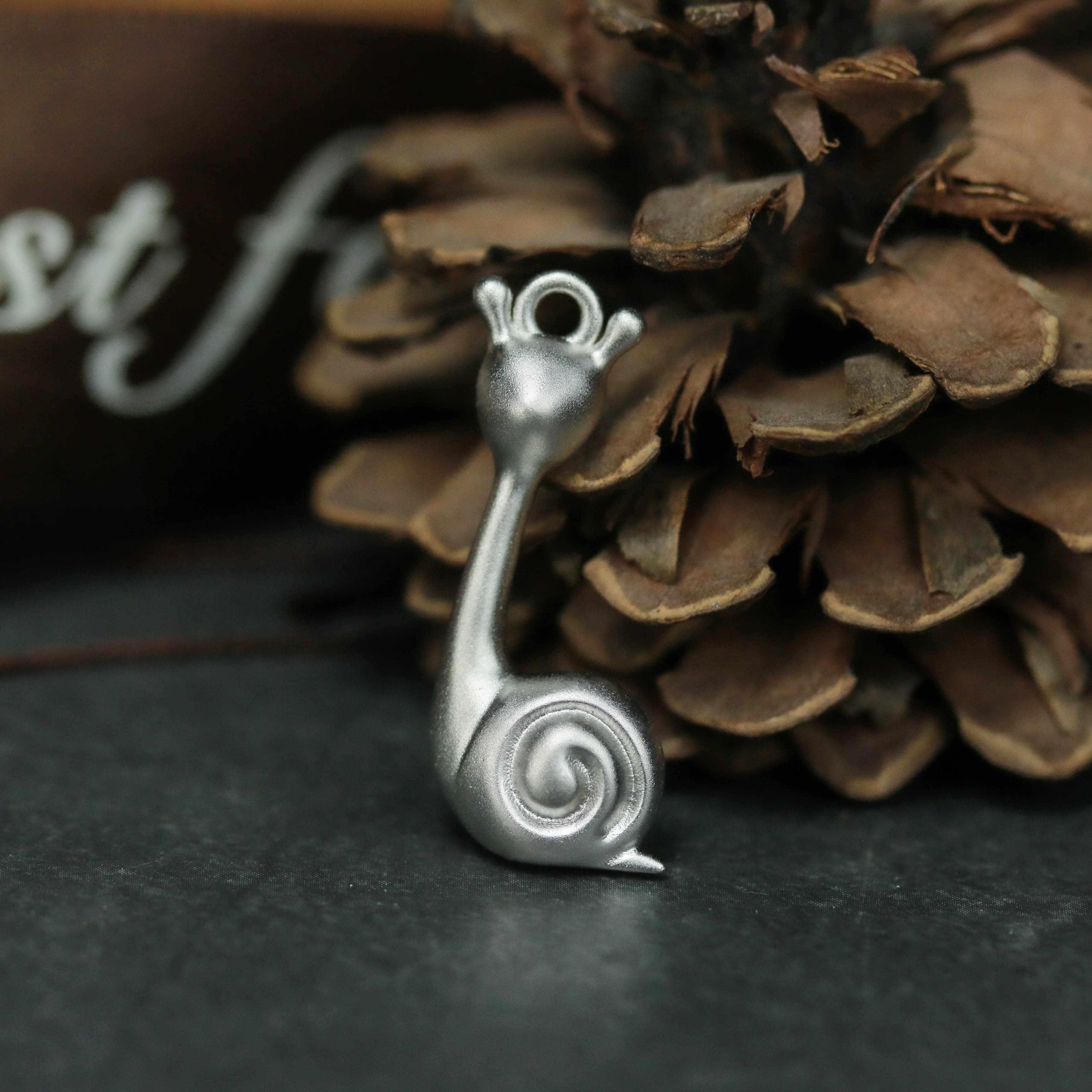 シルバー925カタツムリチャームネックレス、カタツムリチャーム、ビーチオーシャンチャーム、パーソナルギフト、小さなカタツ