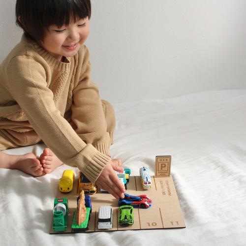 トミカ木製手作り駐車場（スモ－ルピンク）SP02 名入れ parking area