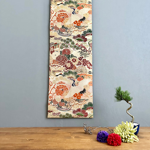 帯のタペストリー 向かい合う鶴と花々 帯 リメイク インテリア 掛け軸