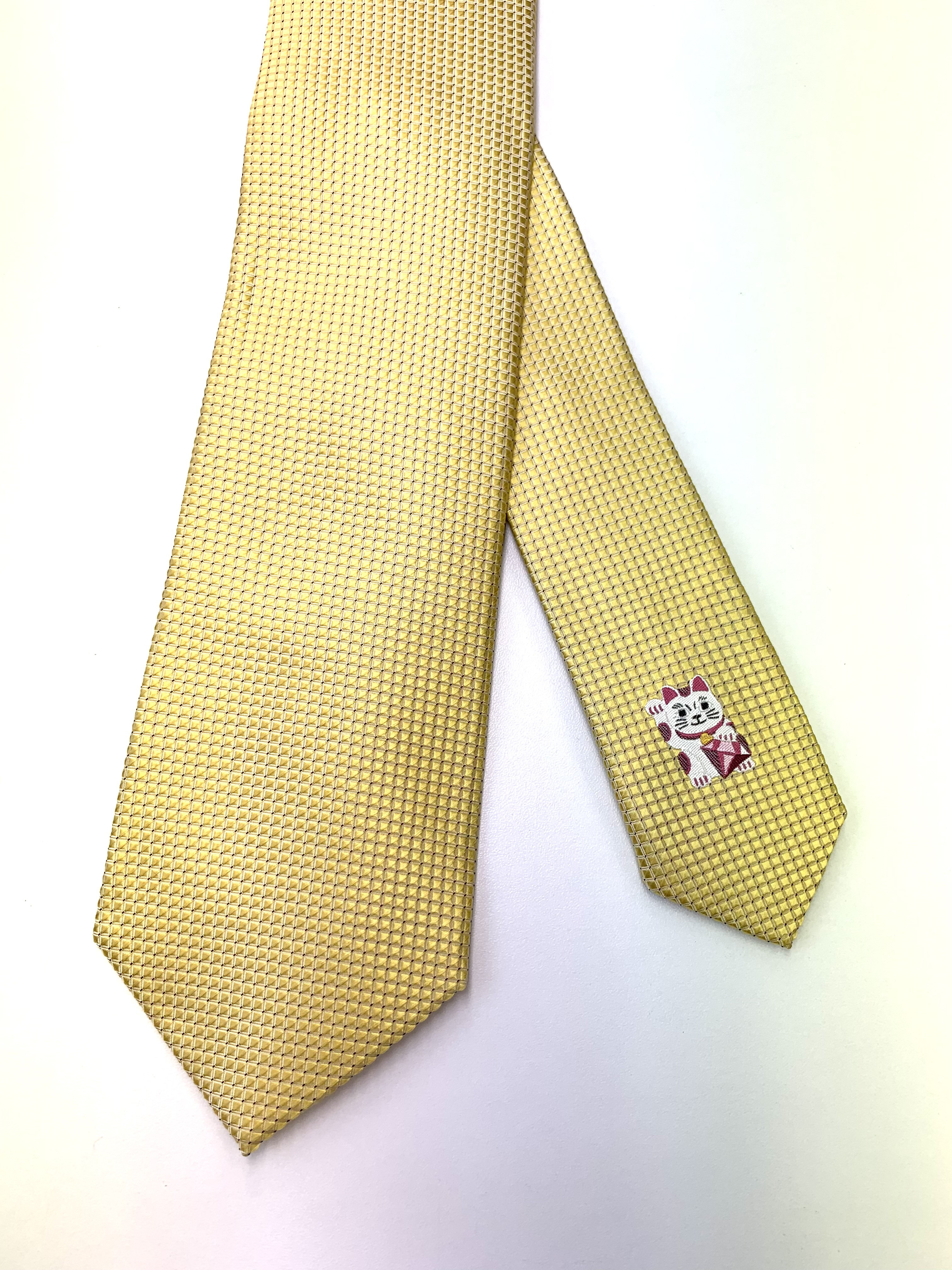ネクタイシルク　招き猫ネクタイ　送料無料　イエロー　縁起物　商売繁盛