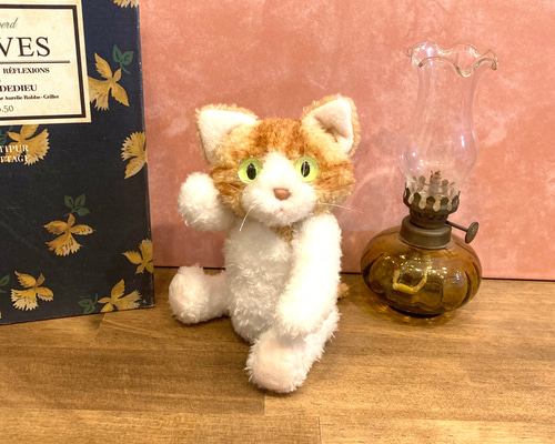 ガーデニング好きな白猫さん ぬいぐるみ アーティストベア 海外作家様 ねこ 綺麗なお嬢様ねこ ぬいぐるみ 海外作家様 創作人形 アーティスト