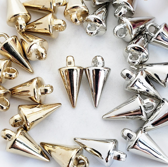 30個 CCB プラスチック スパイク コーン 牙 円錐 シンプル チャーム