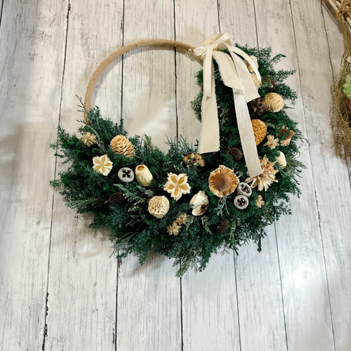 クリスマスリース 三日月 直径40cm プリザーブドフラワー MUM FLOWERS