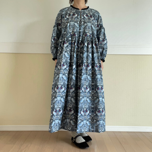 ウィリアムモリス【いちご泥棒】オフショルダーぽわん七分袖ワンピース