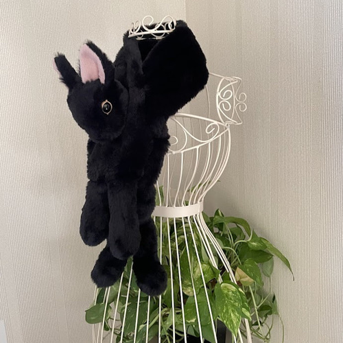 ウサギのぬいぐるみマフラー (ブラック) うさぎグッズ ウサギ
