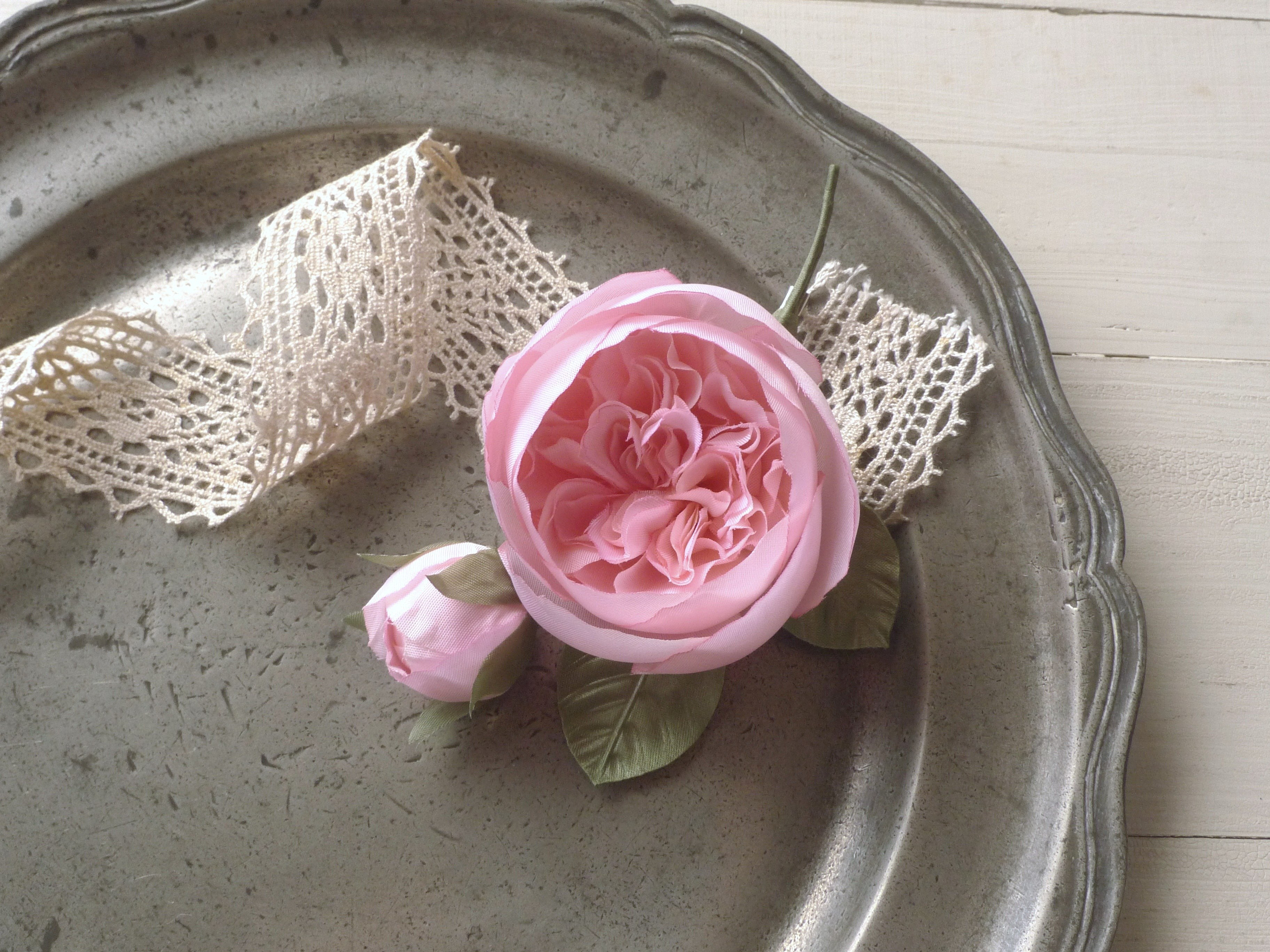 布花 ピンクの丸いばらコサージュ