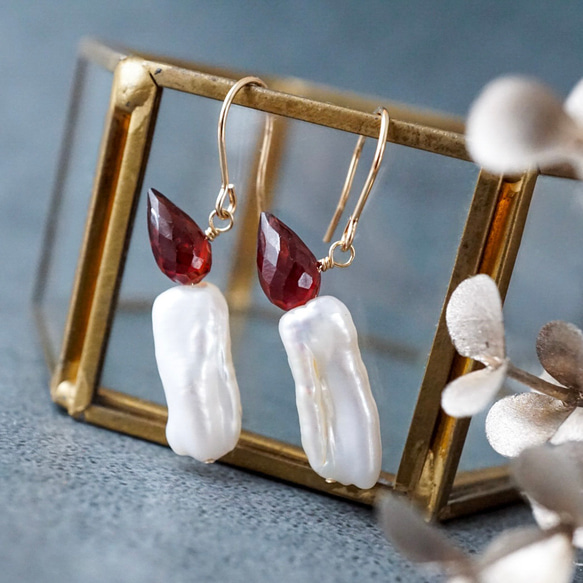 「灯火」キャンドル ピアス イヤリング ろうそく クリスマス ガーネット 淡水パール 天然石 1月誕生石 冬 プレゼント 3枚目の画像