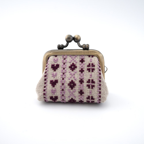 パープル｜ボーダー刺繍のリネンミニがま口ポーチ（SS）｜全面手刺繍