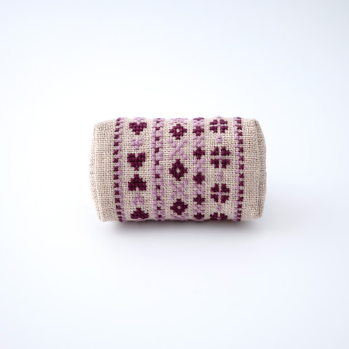 パープル｜ボーダー刺繍のリネンミニがま口ポーチ（SS）｜全面手刺繍