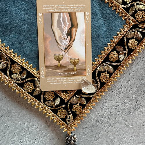 インド刺繍お花リボン＆フリルレース Beige ハンドメイドタロットクロス ベロアカラー変更可⭐︎インド製花柄刺繍ゴールドリボン タロット