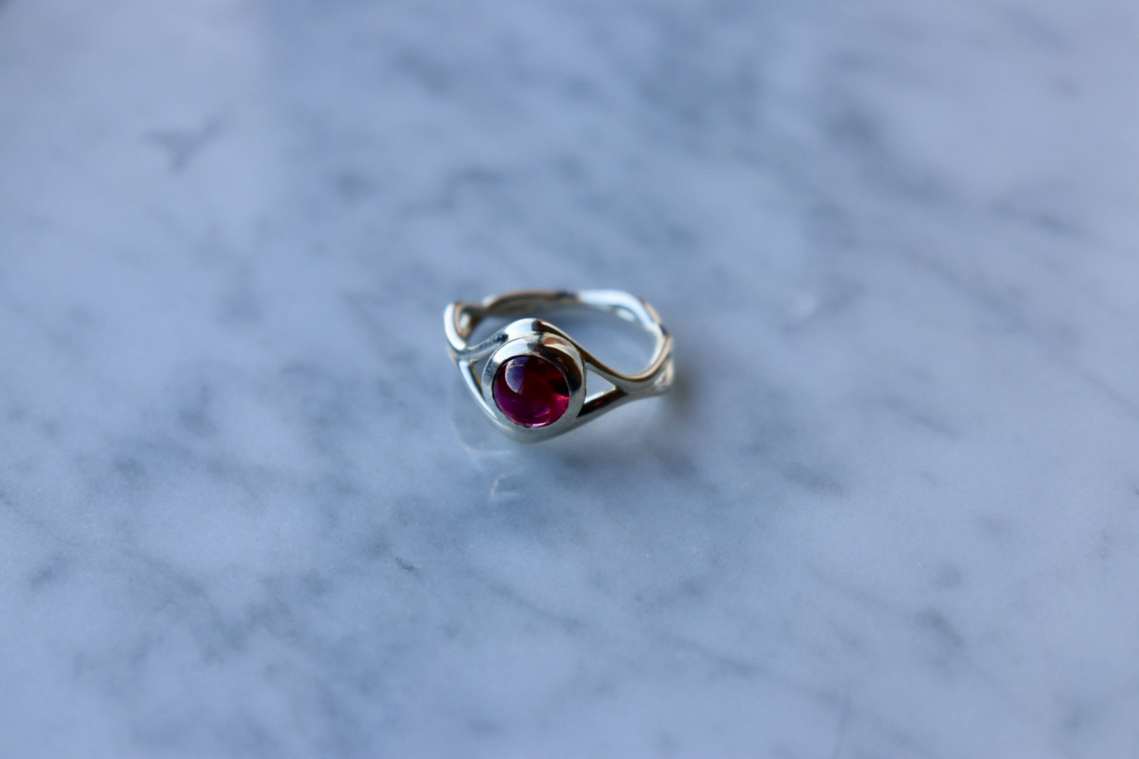 蛇の目　ガーネット