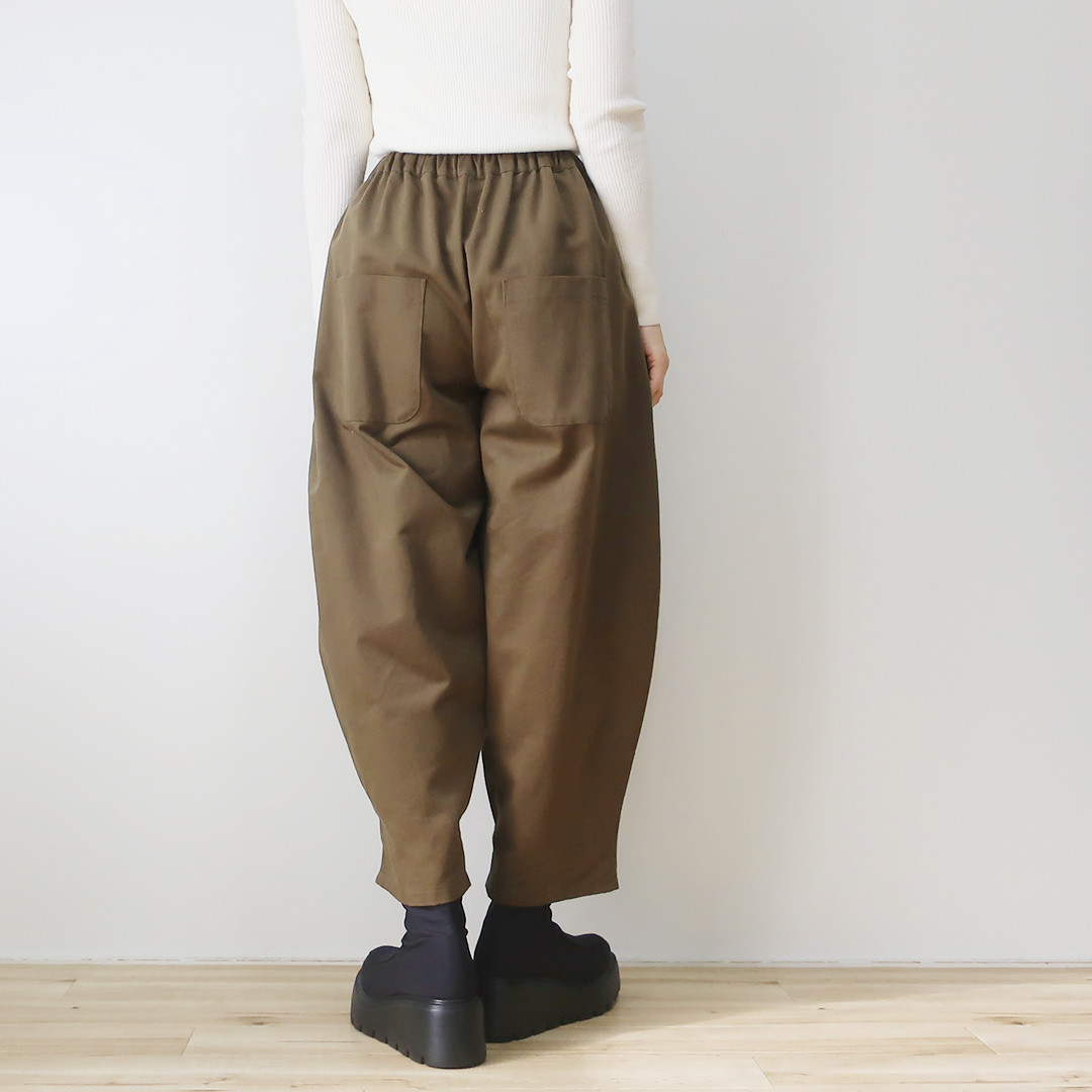 ポケット４つ　楽すぎパンツ　ヨガウェアにも　ポケット切替コットンパンツ（コットン／カーキ）