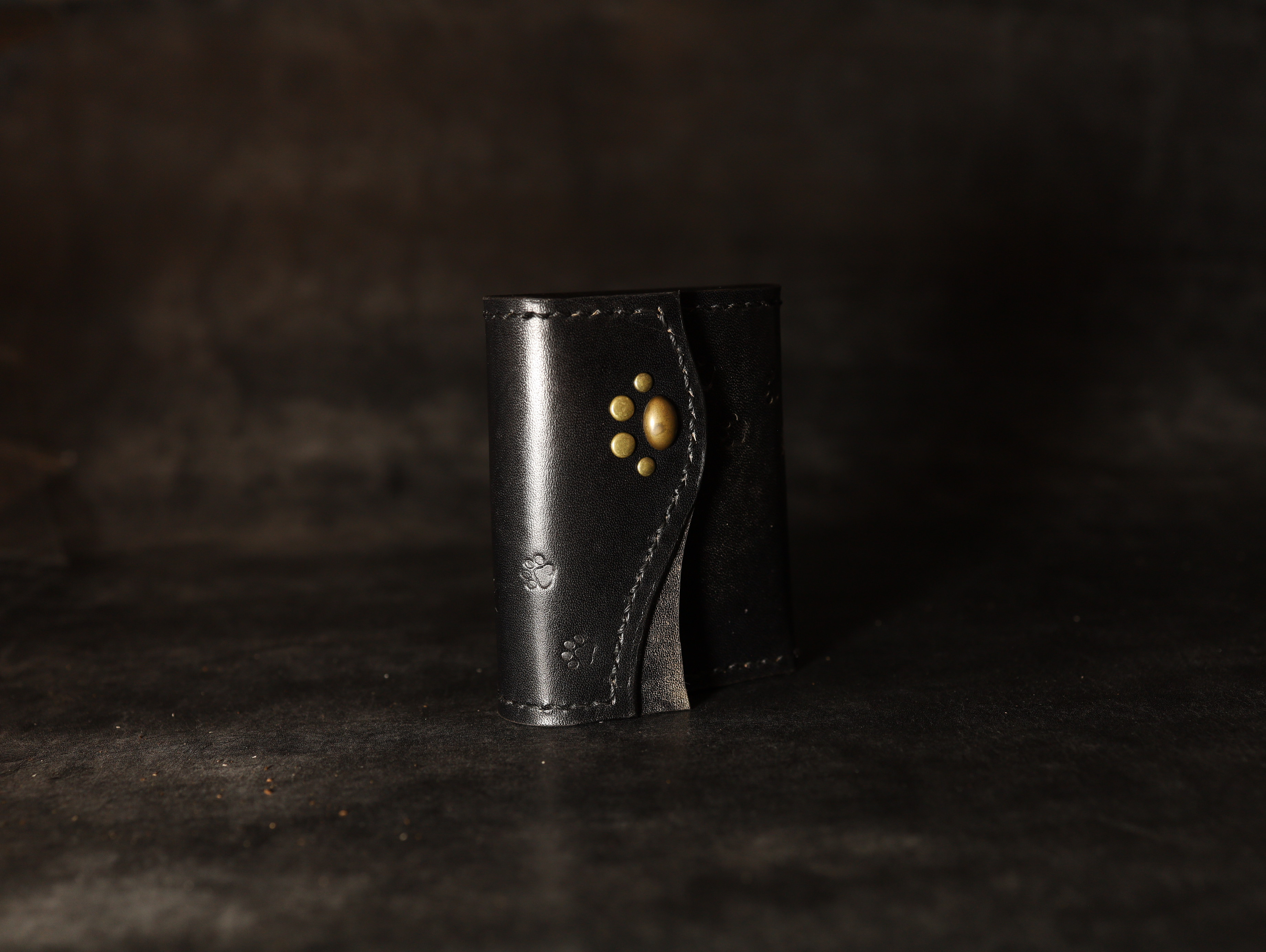 【猫の肉球ミニ財布】アンティーク手染めの高級レザー  ブラックアンティーク 本革 ギフト プレゼント