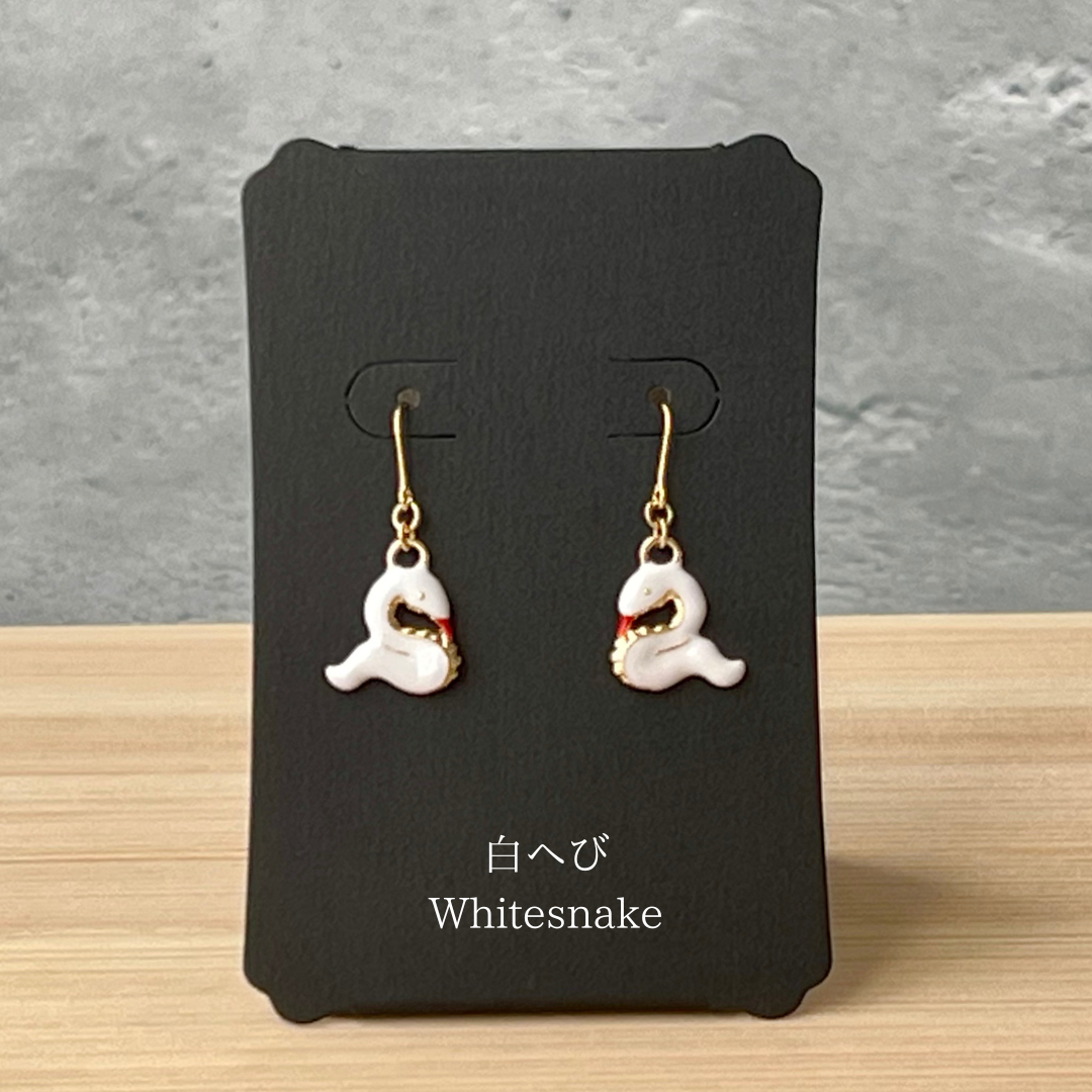 p104a【プラチナ仕上✧】白蛇ピアス　シルバー925　神秘的　開運　スネーク p104A【プラチナ仕上✧】白蛇ピアス シルバー925 神秘的 開運