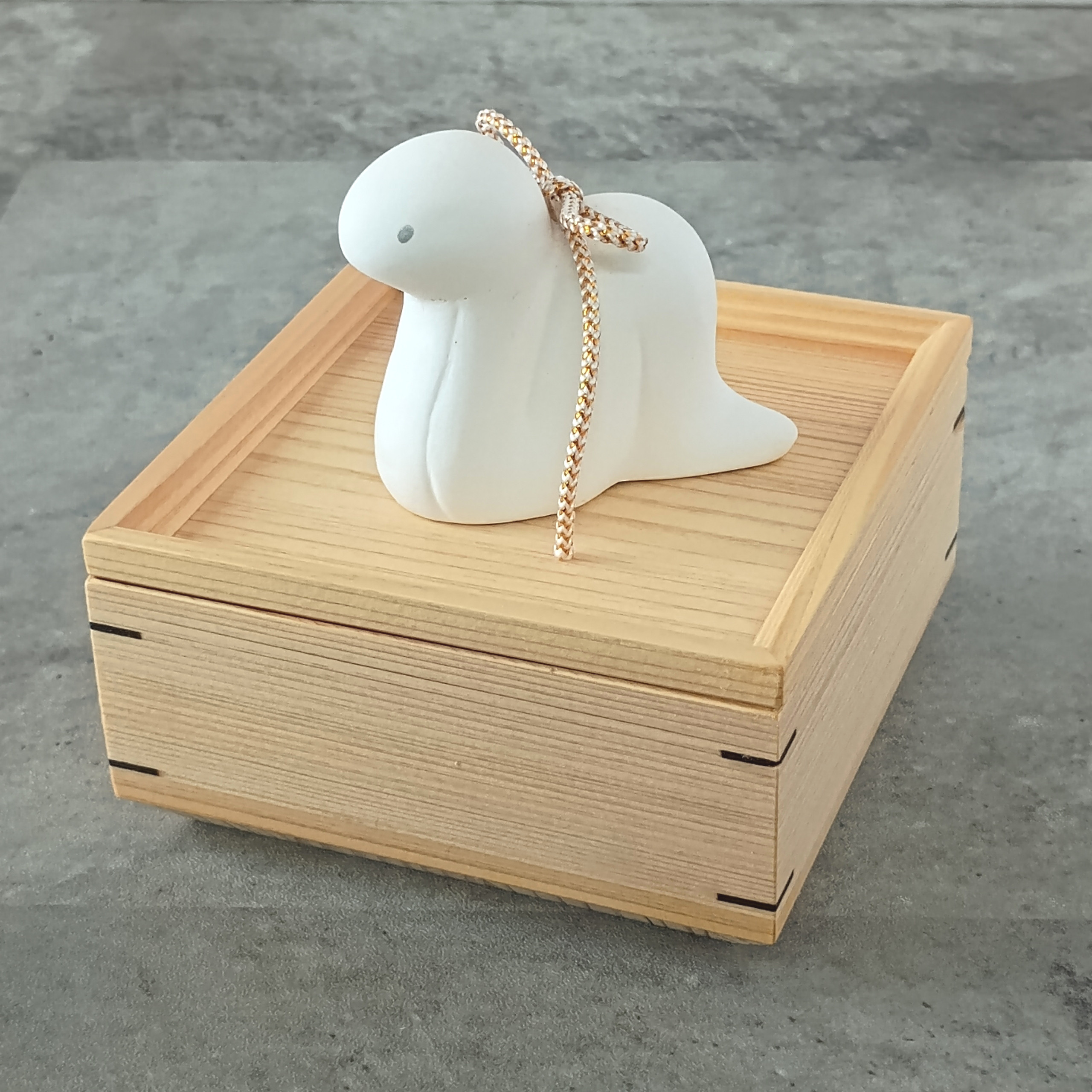 京もの　「ひのきの木箱」と「へびの置物」のセット