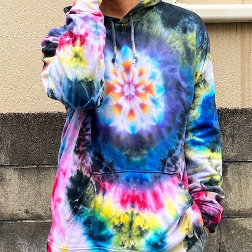 XG タイダイ　フーディ　パーカー XG Tie-Dye Cropped Hoodie タイダイパーカー - メルカリ