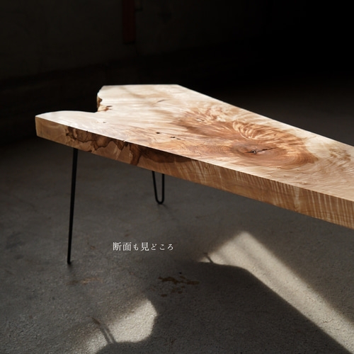 栃　一枚板　ギラギラ杢目　スポルテッド　ソファーテーブル　センターテーブル ギラギラ杢目の栃 一枚板 ローテーブル （高さ変更無料） ローテーブル