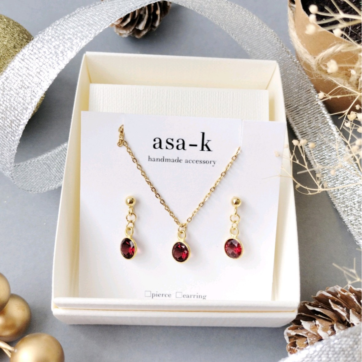 クリスマスコフレ　ロードライトガーネットピアスorイヤリング&ネックレスセット