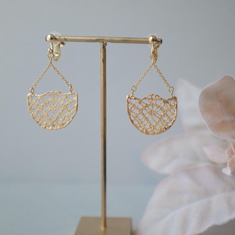 18KGP　ハーフムーンクロシェイヤリング