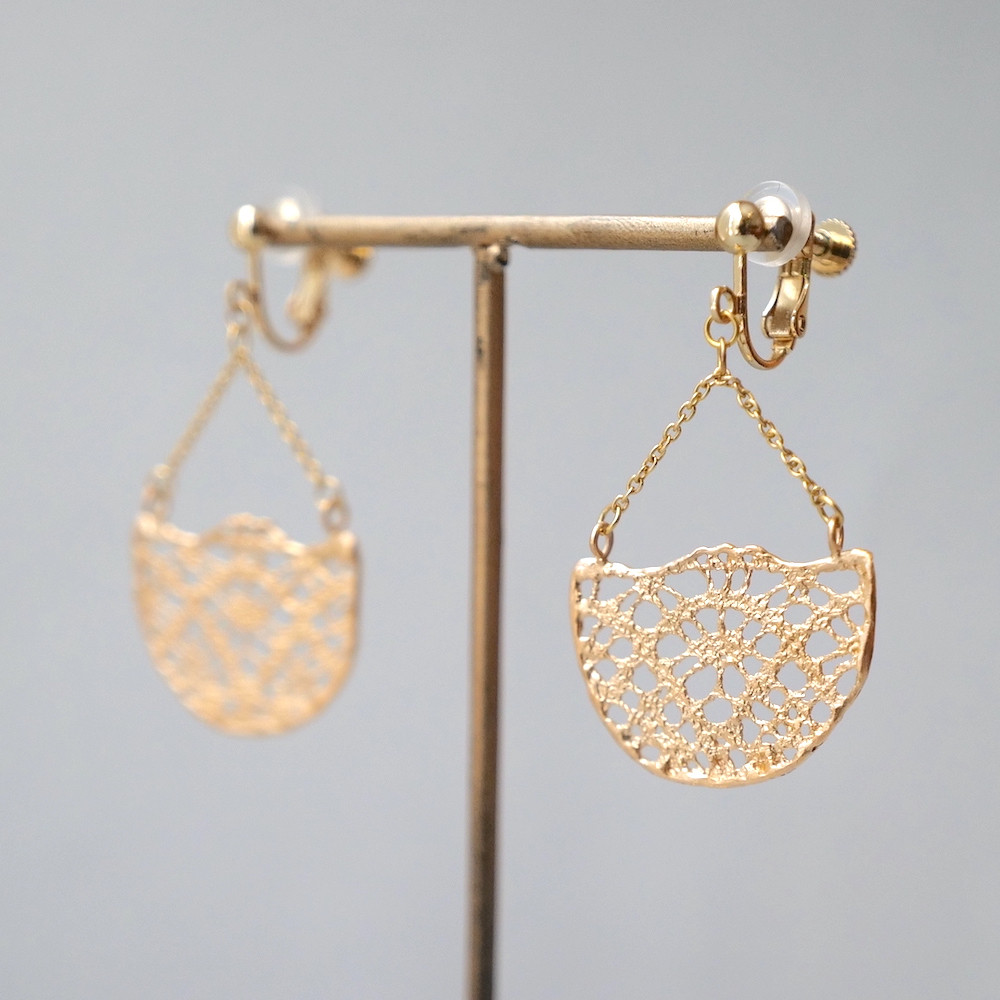 18KGP　ハーフムーンクロシェイヤリング